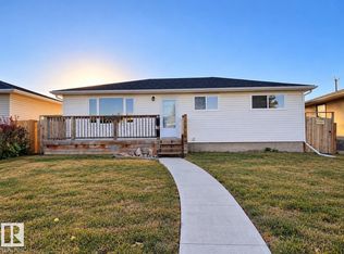 8914 162nd St NW, Edmonton, AB T5R 2M4