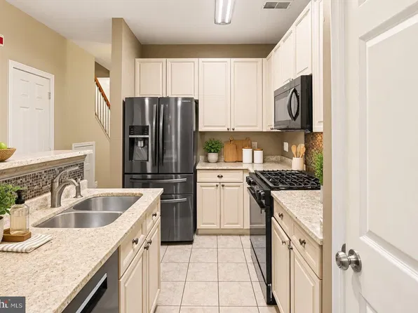 2663 Manhattan Pl Ste 112, Vienna, VA 22180