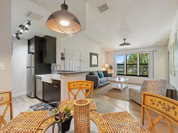 4009 Crockers Lake Blvd #25, Sarasota, FL 34238