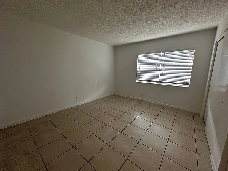 515 S Sequoia Dr — Photo 46