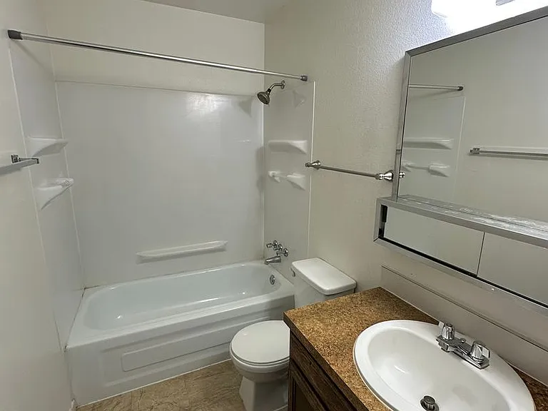 1510 Taft Ave — Photo 8