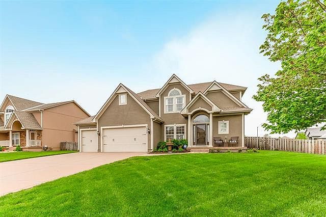 1st image of 2822 NE Wood Creek Ln