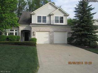 21409 Woodview Cir, Strongsville, OH 44149