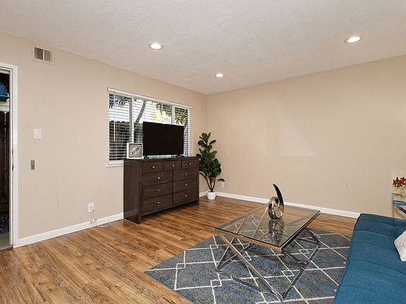 2nd image of 415 Adams St APT 2