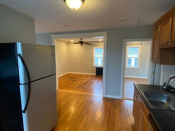 4th image of 883 River Ave #2
