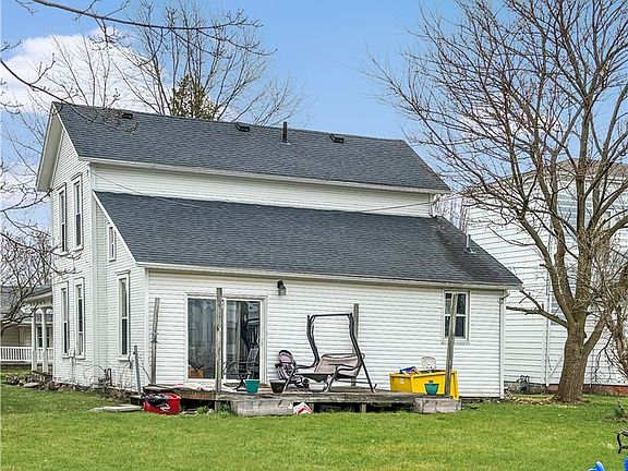 3rd image of 300 Warren St