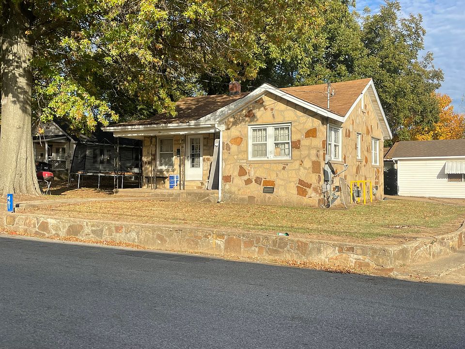 2nd image of 463 Allen St