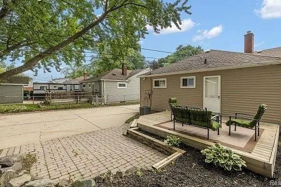 350 S Manitou Ave — Photo 39