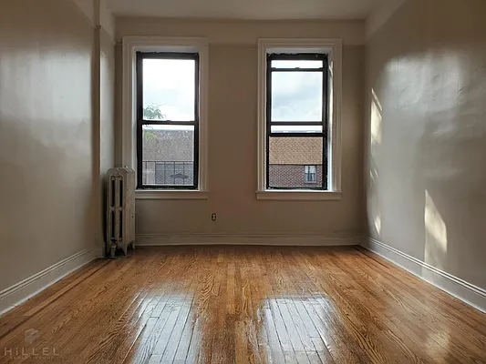 Rented by Hillel Realty Group | media 15