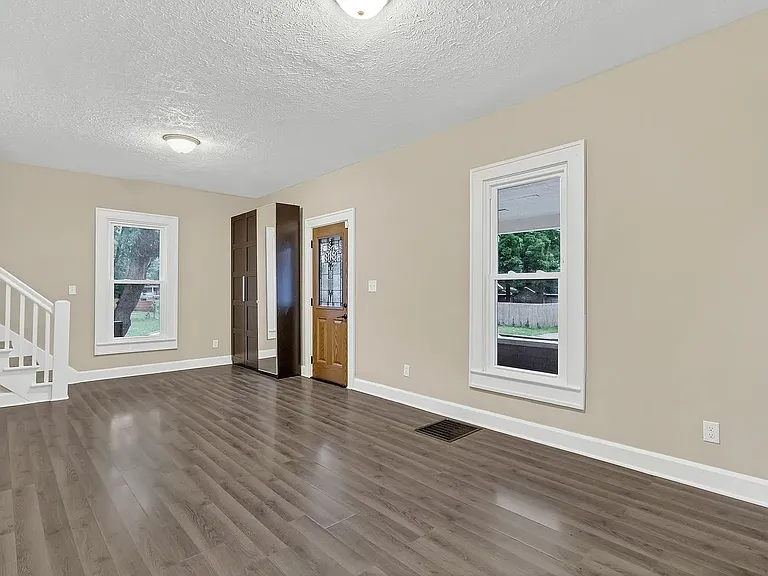 330 Bernard Ave — Photo 35