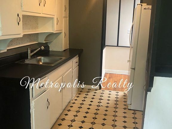 2nd image of 21-69 Shore Blvd #2