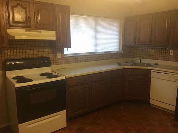 2nd image of 10410 Quaker Dr