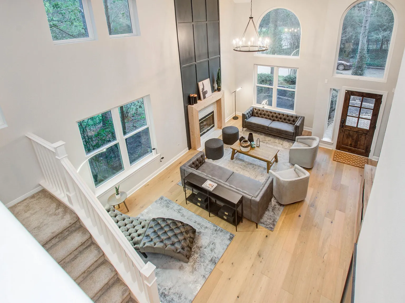 6 bed, 2.5 bath, 2679 sqft, $11,950 — Photo 2