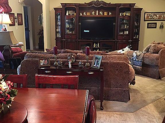 Breakfast room/family room