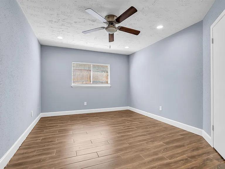 23819 Griffin House Ln — Photo 16