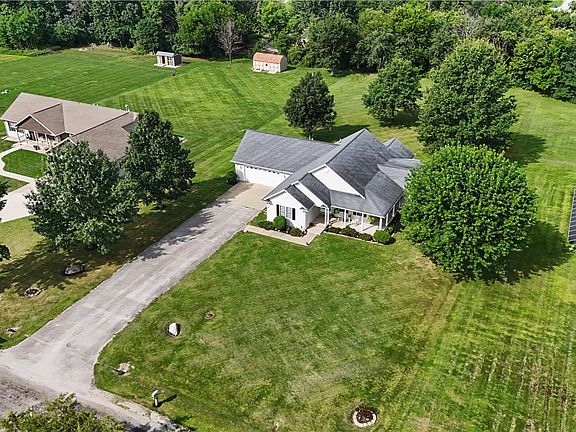 4th image of 26 Crystal Ln
