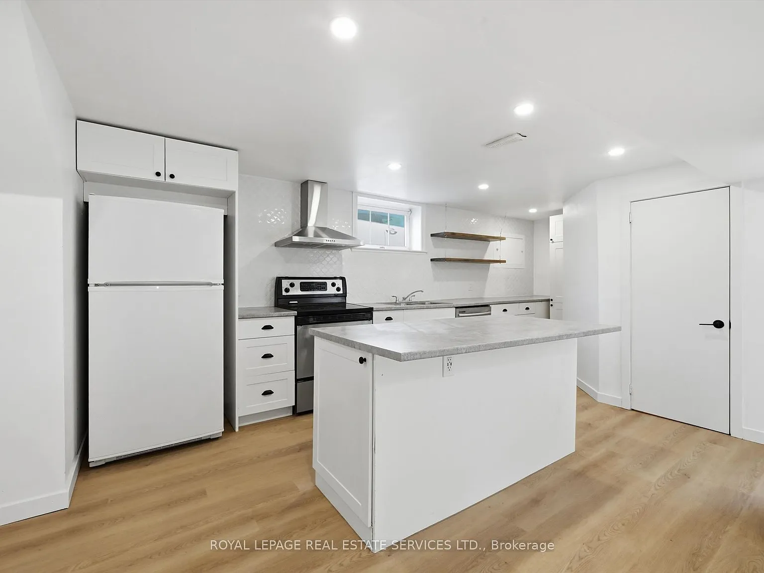 3 bed, $2,100 — Photo 4