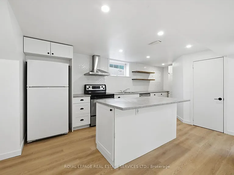 6 Greening Ct #LOWER — Photo 4