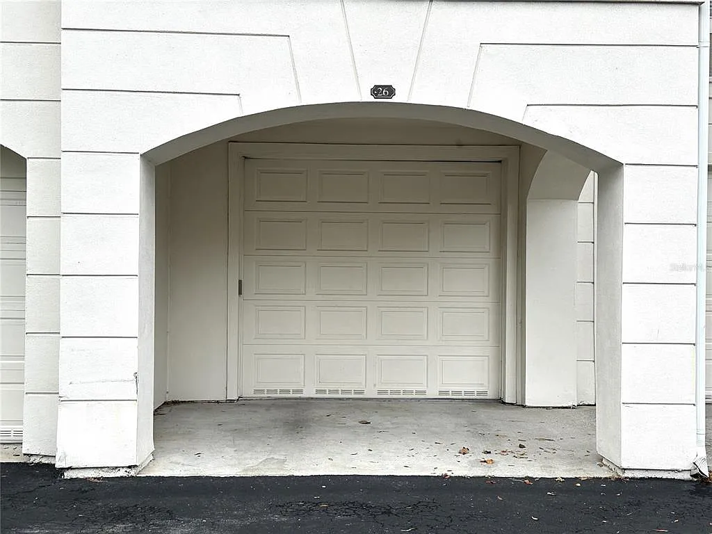 3 bed, 2.0 bath, 1270 sqft, $2,100 — Photo 2
