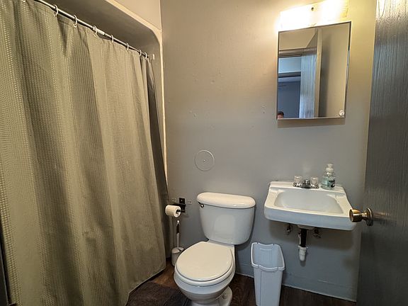 5th image of 308 Windsor St #4