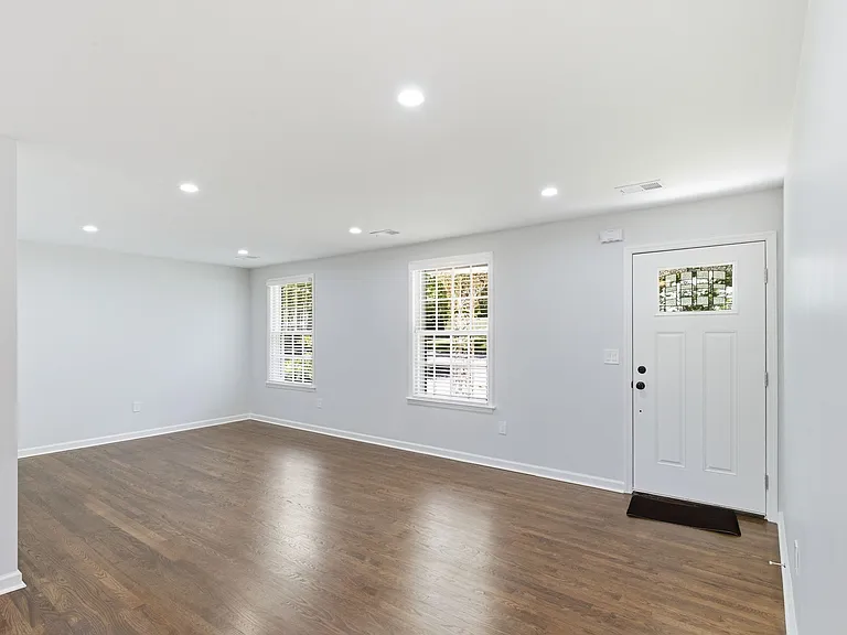 340 Lynn Dr — Photo 11