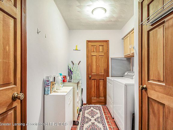 4th image of 500 W Sickles St