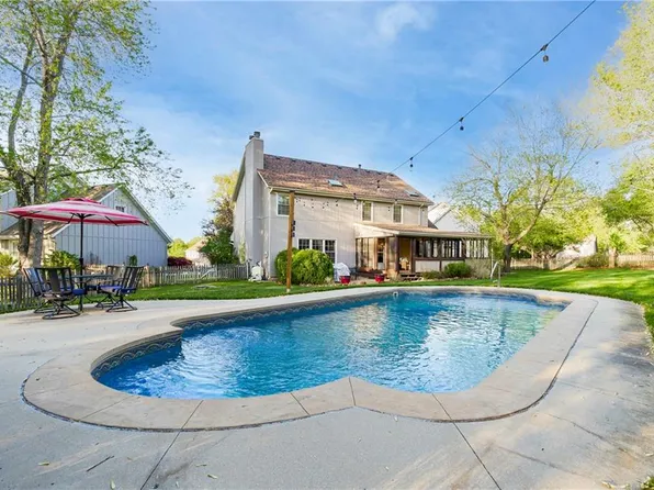 14838 S Navaho Dr, Olathe, KS 66062