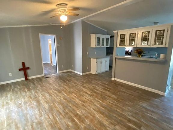 2nd image of 1075 Pineville Cir
