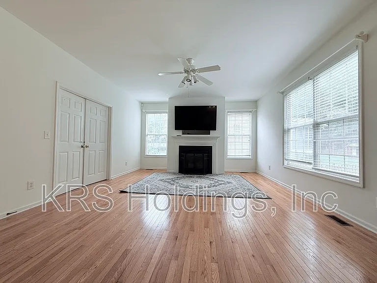 1904 Beckwood Ct — Photo 5