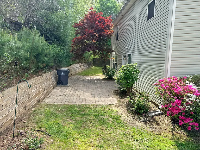 3606 Malcolm Mnr NW — Photo 17
