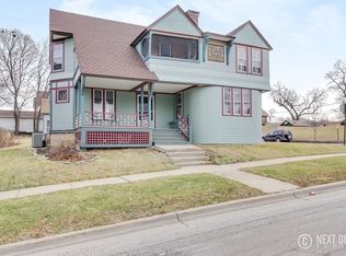 327 W Chicago St, Elgin, IL 60123