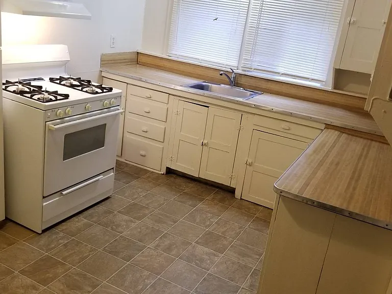 15th Street Apartments — Photo 5