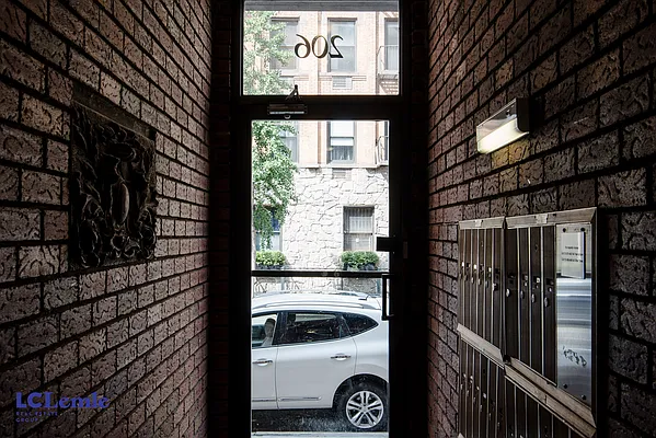 Rented by LC Lemle Real Estate Group | media 2