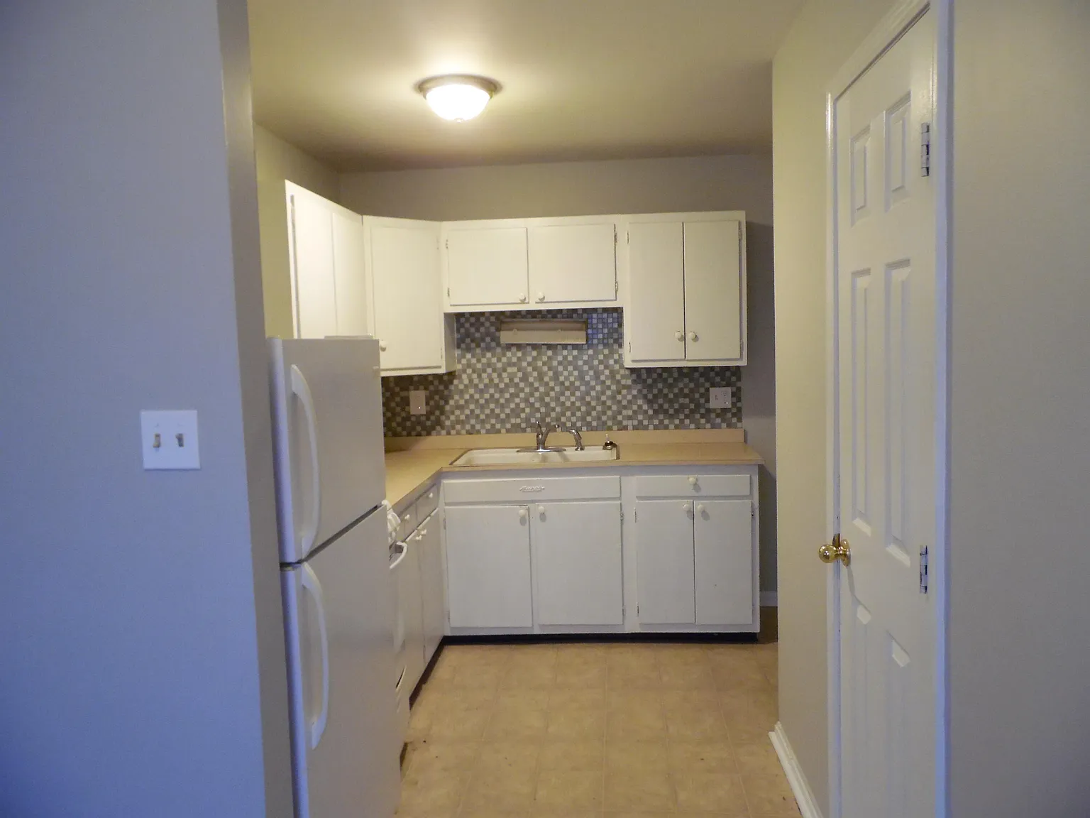 1 bed, 1.0 bath, 700 sqft, $875 — Photo 3