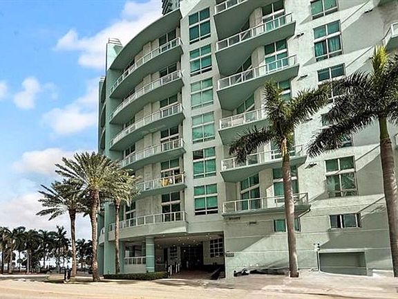 3rd image of 1900 N Bayshore Dr APT 3404