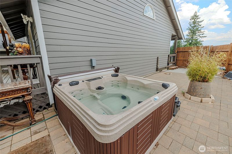 3rd image of 1318 Beazer Court
