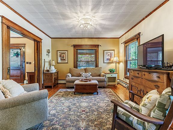 4th image of 4486 Saint Paul Blvd