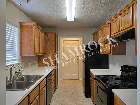 5th image of 1023 Parkview Cir