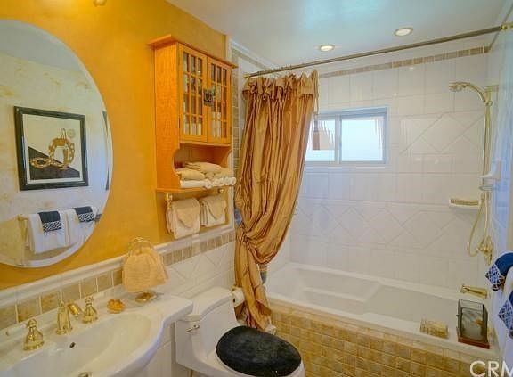 4th image of 1025 W Huntington Dr Unit J