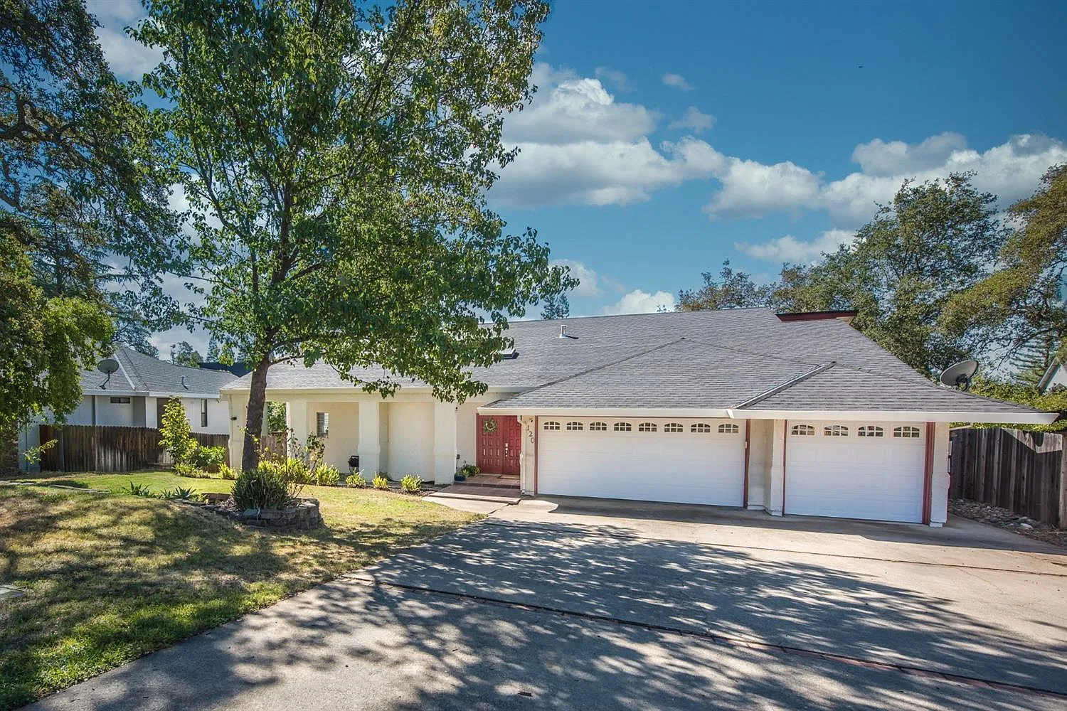 120 Llewellyn Ct photo 1