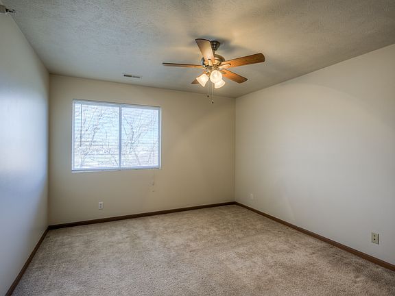 5th image of 112 E Glenmore Dr APT 23
