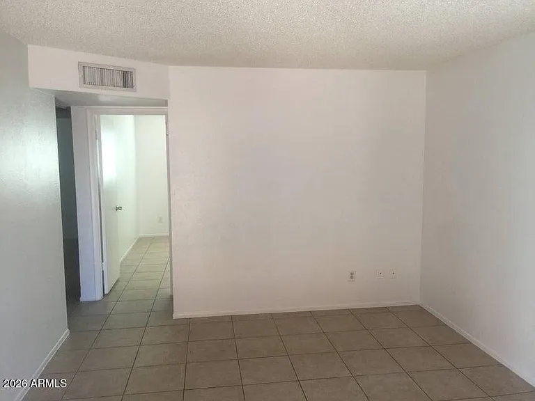 1233 E Henry St #B — Photo 4