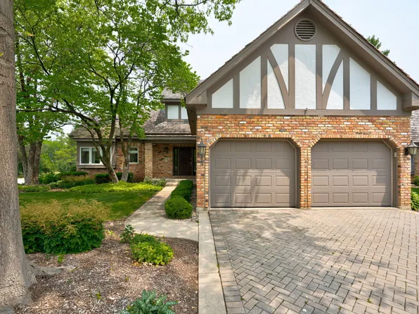 13 Lake Ridge Club Ct, Burr Ridge, IL 60527