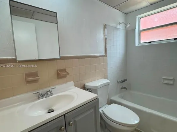 735 W 15th St #4, Hialeah, FL 33010