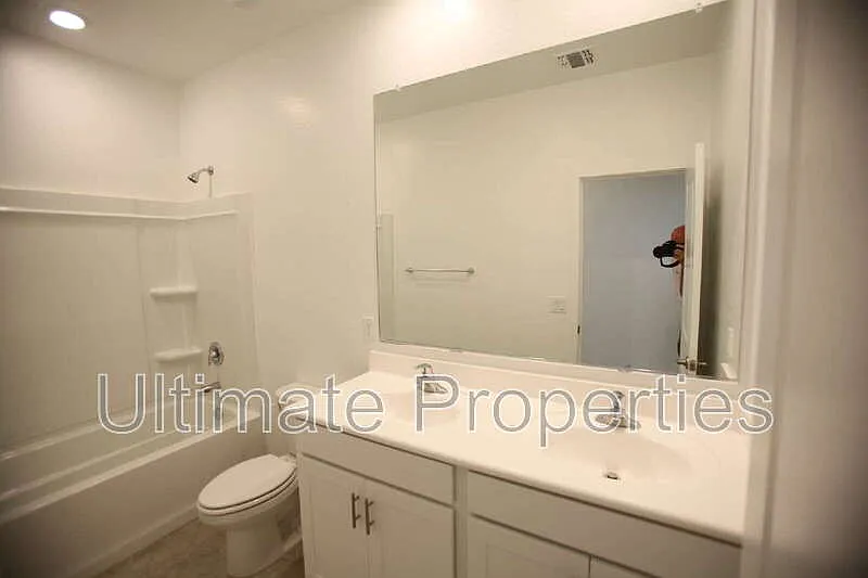 4 bed, 2.0 bath, 1503 sqft, $1,995 — Photo 4