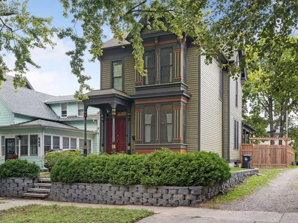 667 5th St E, Saint Paul, MN 55106