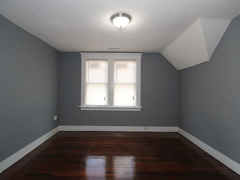 168 Chatham — Photo 16