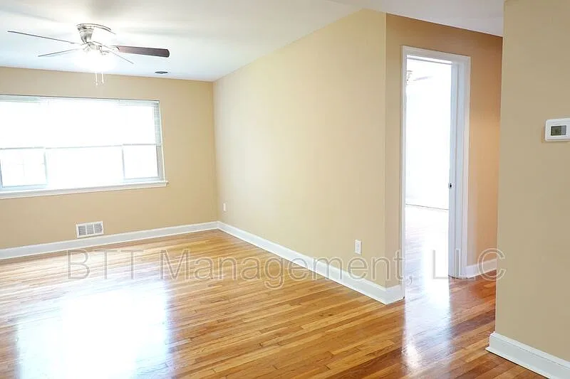 2 bed, 1.0 bath, 750 sqft, $1,650 — Photo 2
