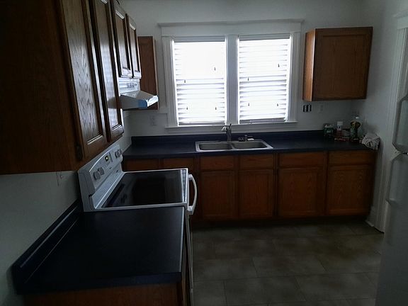 4th image of 384 Cass Ave Floor 1