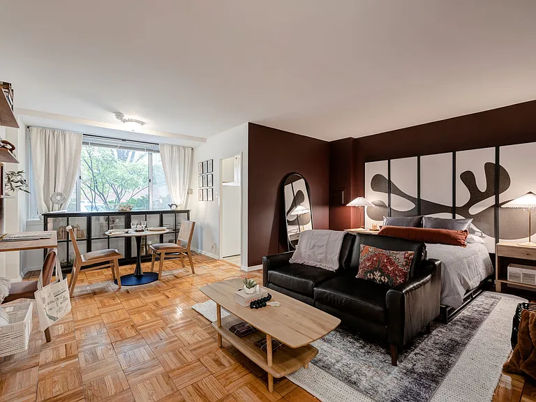 Quebec House Apartments — Photo 6